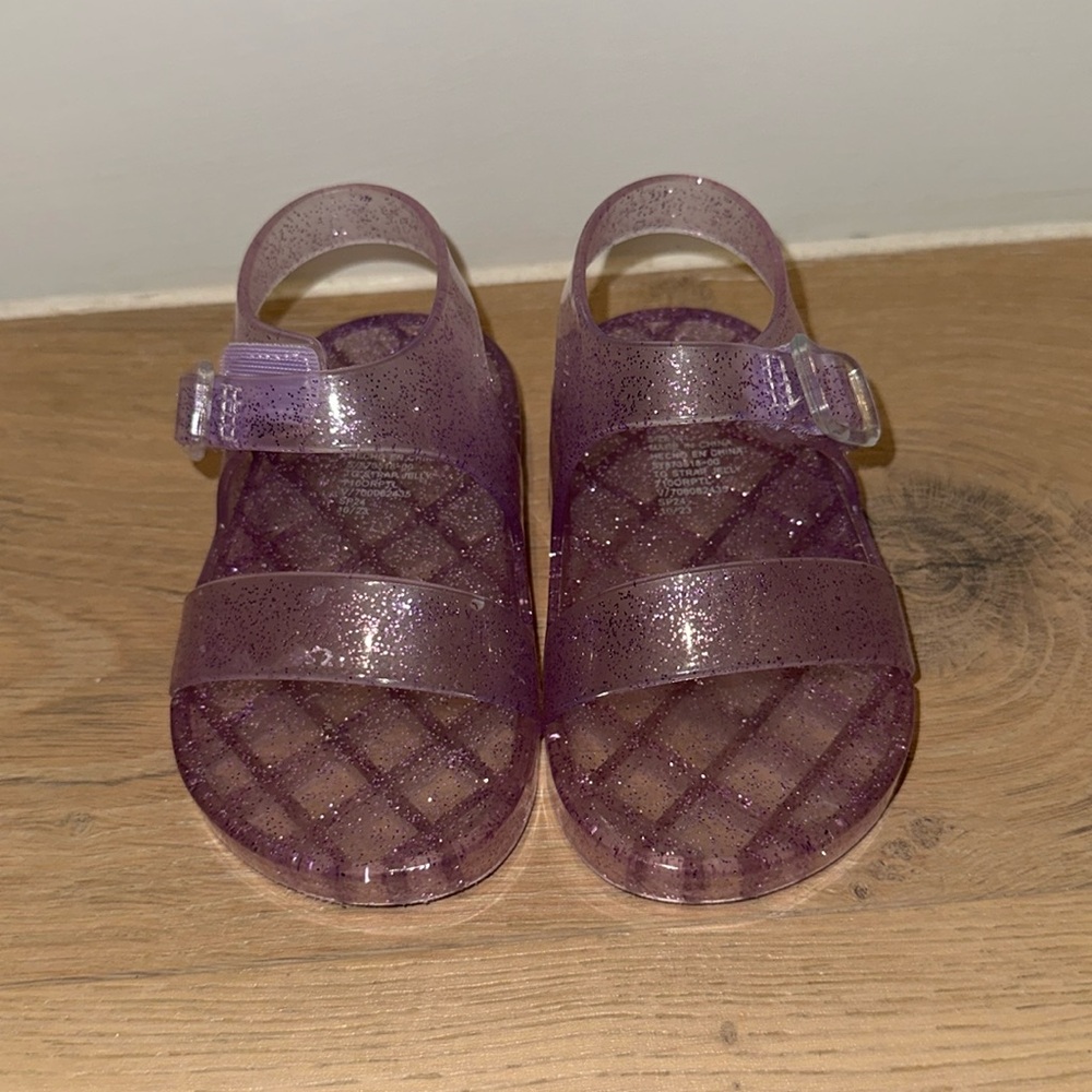 Worn once. Like New. Purple Toddler Jelly Sandals
